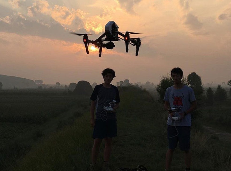 5-as-imagens-foram-registradas-a-partir-de-drones-operados-por-controle-remoto-pelos-filhos-de-lindesay