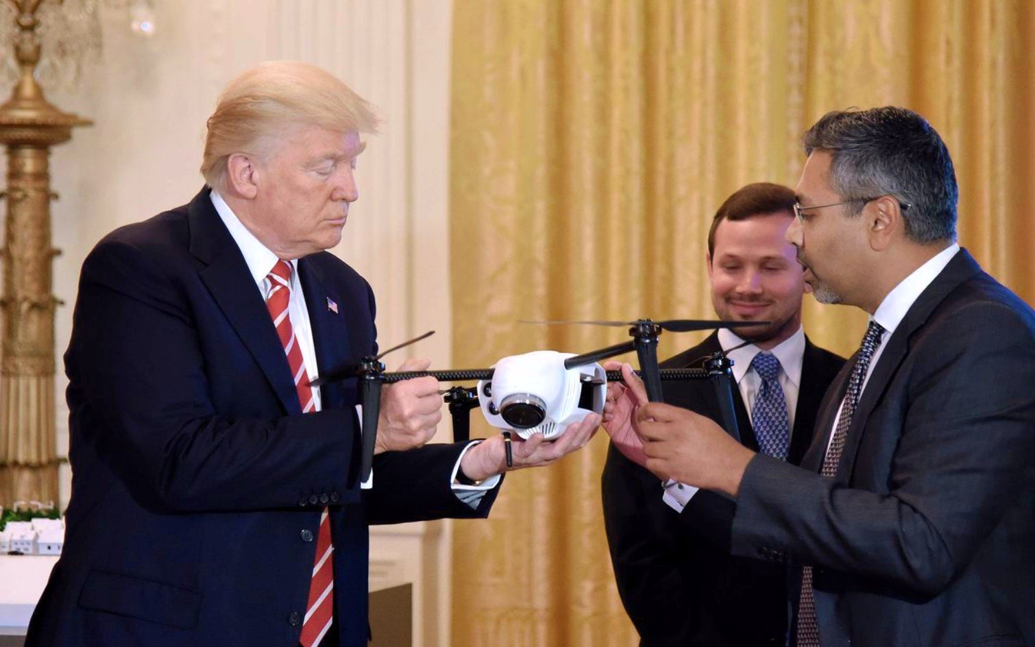 Trump Diz: Os Drones São Divertido Mais Somente Um Muro Para Parar A ...